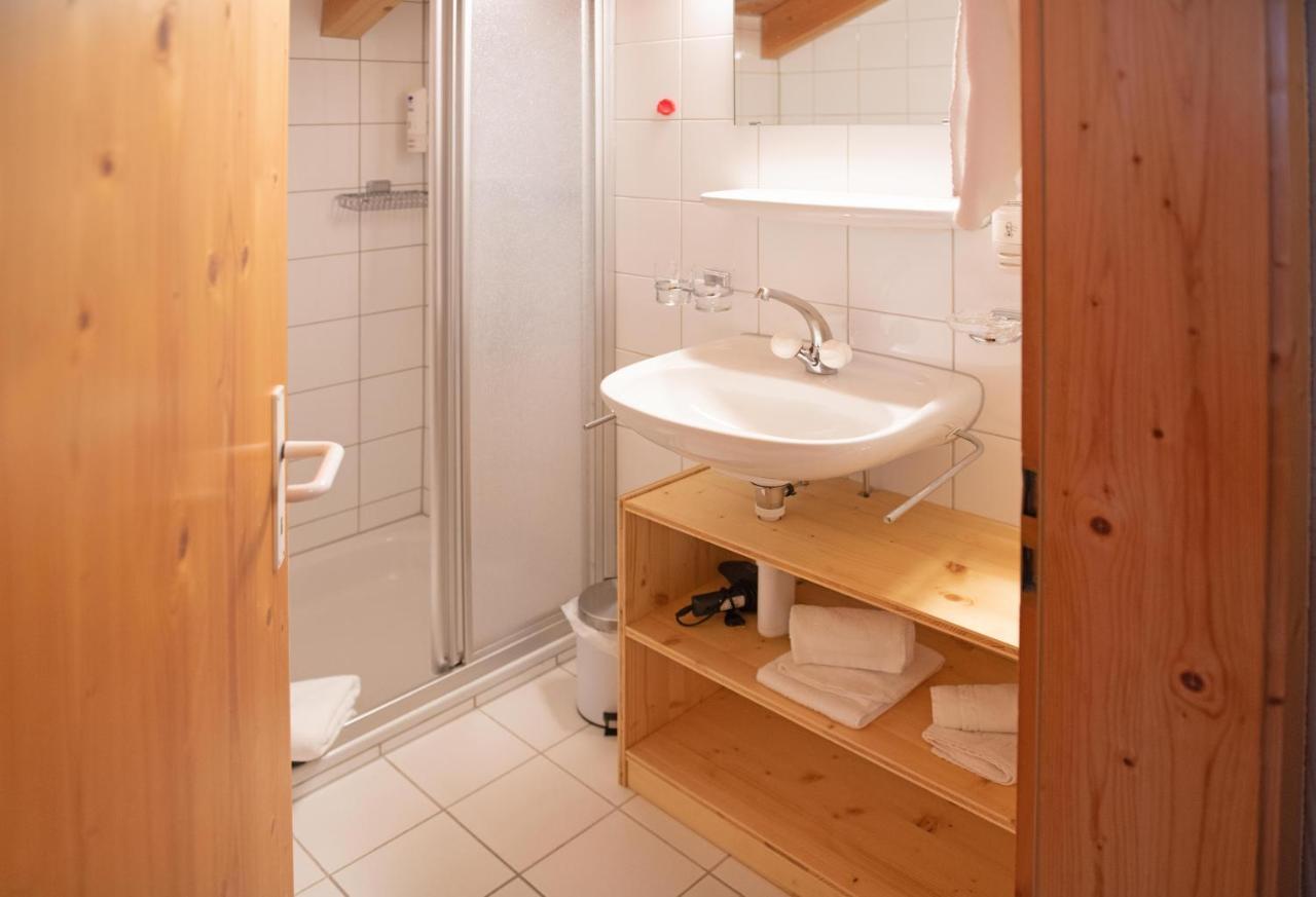 Hotel Bergfuehrer Elm Bagian luar foto